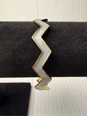 Vintage Zigzag Fashion Gold Tone Gray Enameled Bangle Bracelet